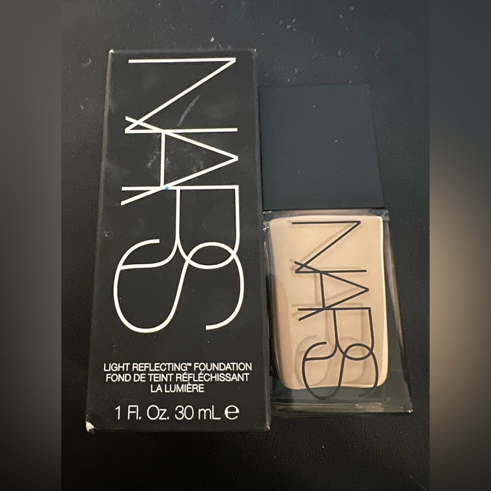 BNIB MARS Light Reflecting Skin Improving Medium Coverage Foundation (Shade L2)